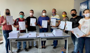 SEMED, Realiza Entrega das Atividades Curriculares da EJA, na Cidade e no Campo