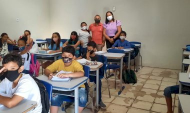Secretaria de Educação Nara Macêdo, visita escolas municipais e acompanha atividades da Educação Integral.
